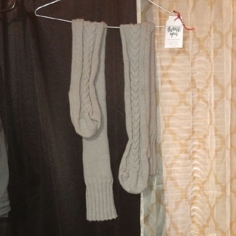 Gray Cable Knit Casual Socks